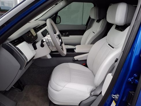 Used 2023 Land Rover Range Rover SV AWD/4WD image 10