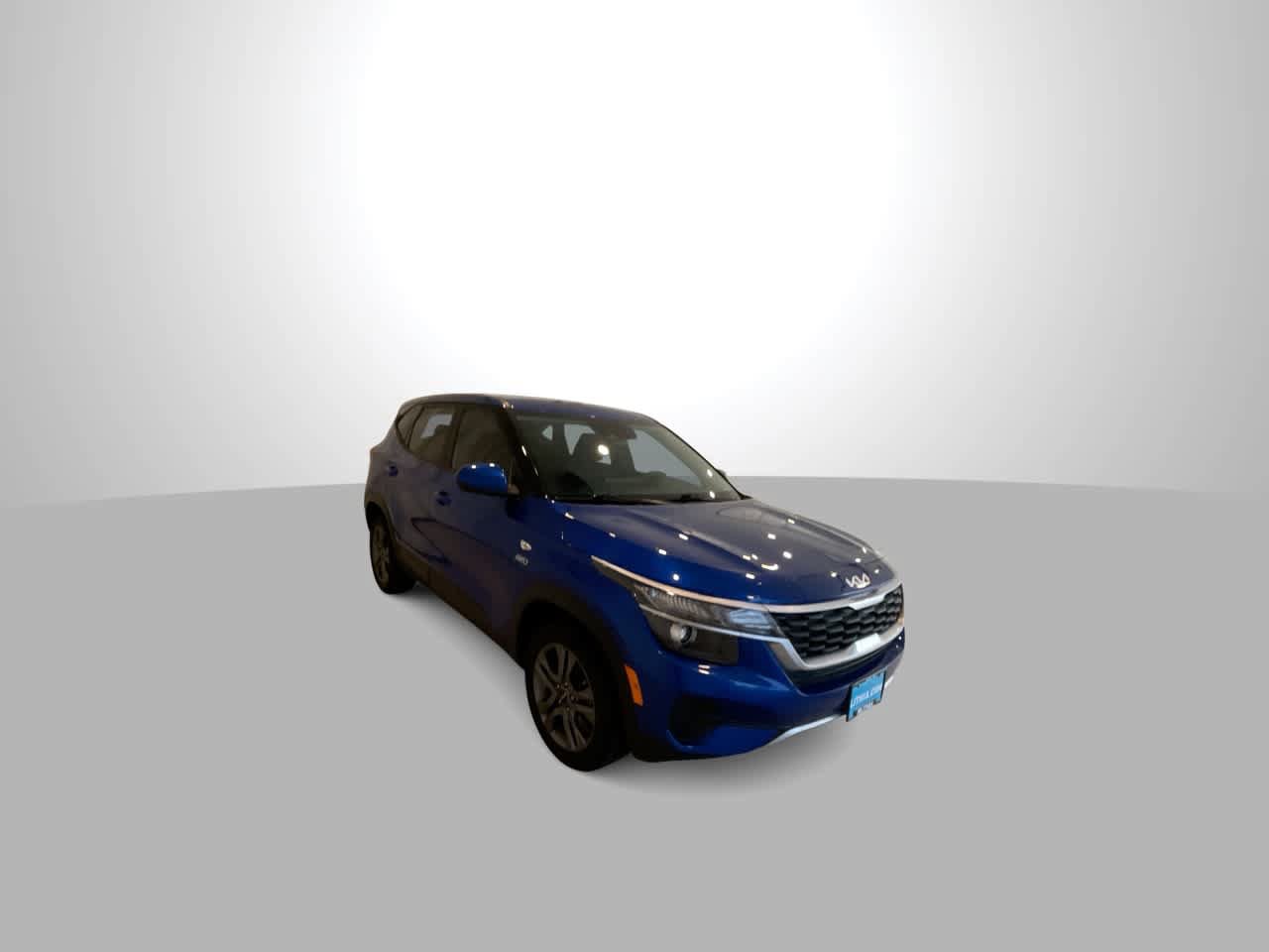 Used 2023 Kia Seltos LX AWD/4WD image 2