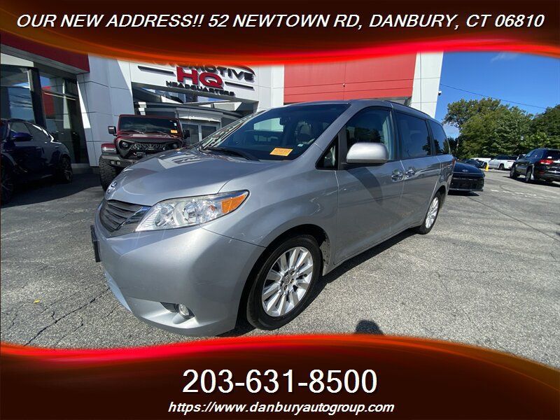 Used 2014 Toyota Sienna XLE w/ Entertainment Package AWD/4WD image 5