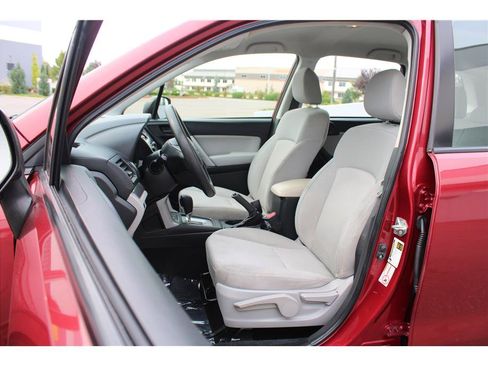 Used 2014 Subaru Forester 2.5i AWD/4WD image 8