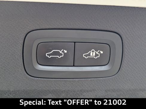 Used 2019 Volvo XC90 T5 Momentum w/ Protection Package Premier image 13