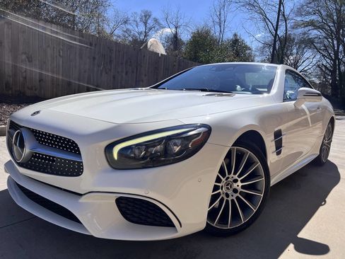 Used 2018 Mercedes-Benz SL 550 w/ Driver Assistance Package image 2