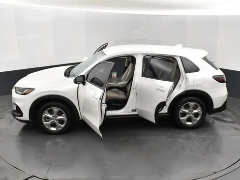 Used 2025 Honda HR-V LX image 7