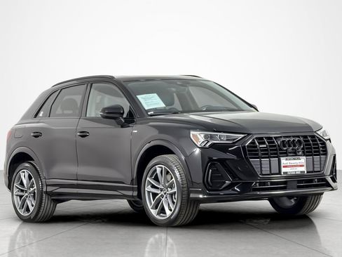 Used 2023 Audi Q3 2.0T Premium w/ Black Optic Sport Package image 7
