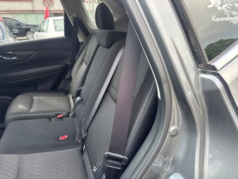 Used 2017 Nissan Rogue SV AWD/4WD image 7
