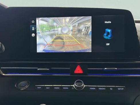 Used 2024 Hyundai Elantra SEL FWD image 18