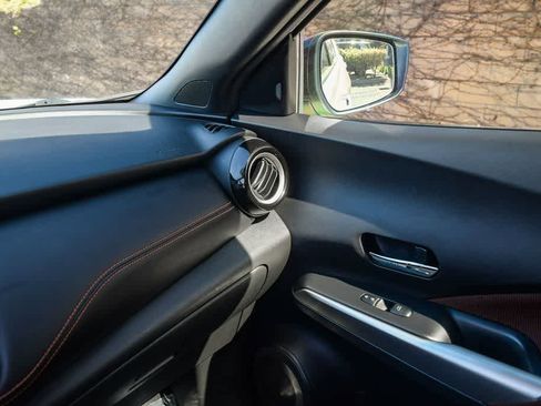 Used 2018 Nissan Kicks SR image 22