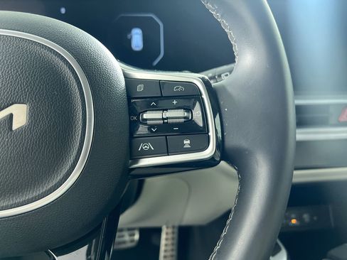 Certified 2025 Kia Sorento SX image 19