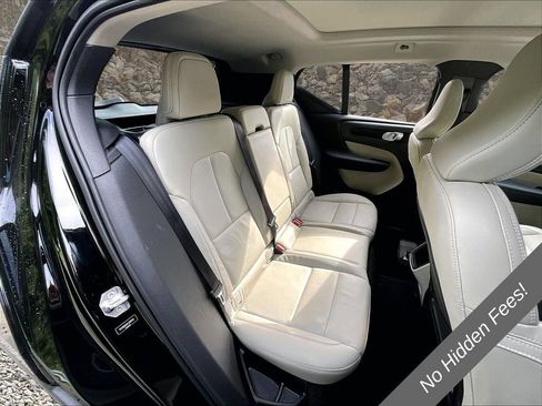Used 2020 Volvo XC40 T5 Momentum w/ Protection Package Premier AWD/4WD image 24