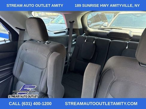 Used 2022 Ford Explorer XLT image 32