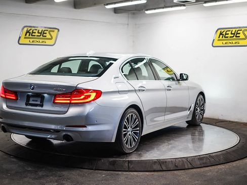 Used 2019 BMW 530e w/ Premium Package image 4