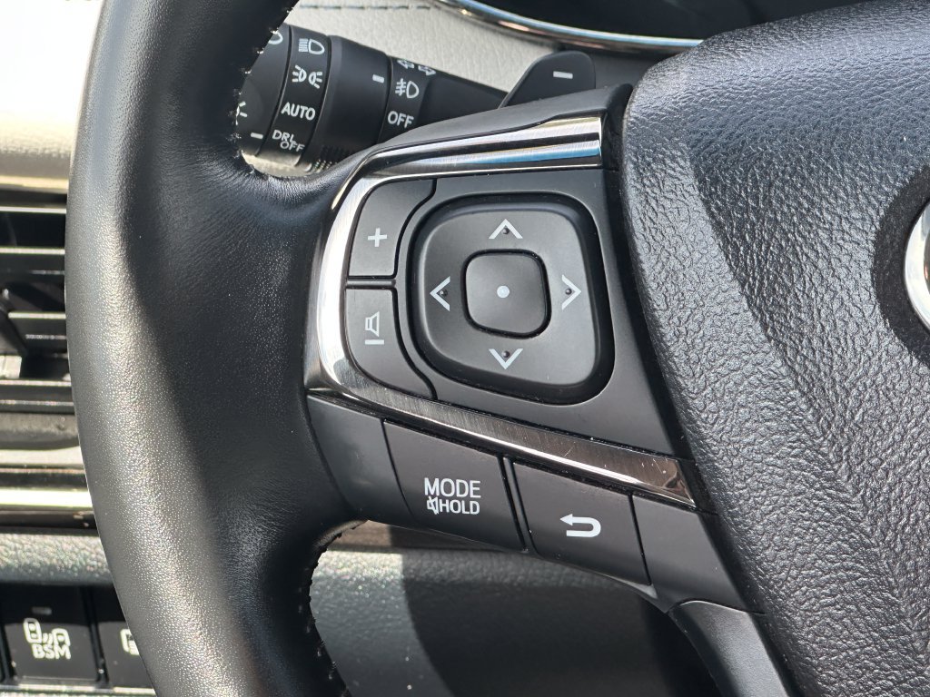 Used 2015 Toyota Avalon Limited FWD image 21