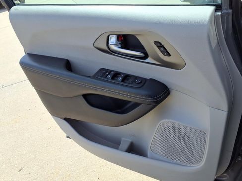 Certified 2022 Chrysler Pacifica Touring-L w/ Uconnect Theater Family Group image 18