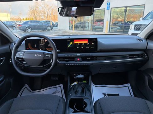New 2025 Kia K4 LX image 25