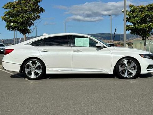 Used 2018 Honda Accord Touring image 3
