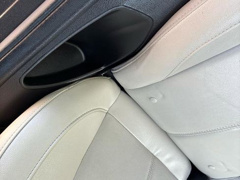 Used 2018 Ford Focus Titanium FWD image 36