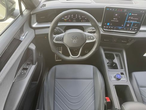 New 2026 Volkswagen Tiguan SE R-Line AWD/4WD image 10