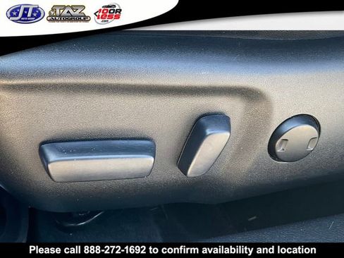 Used 2017 Toyota Camry SE w/ Moonroof Package FWD image 13