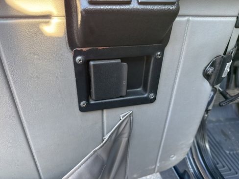 Used 1999 HUMMER H1 4-Door Hard Top image 13