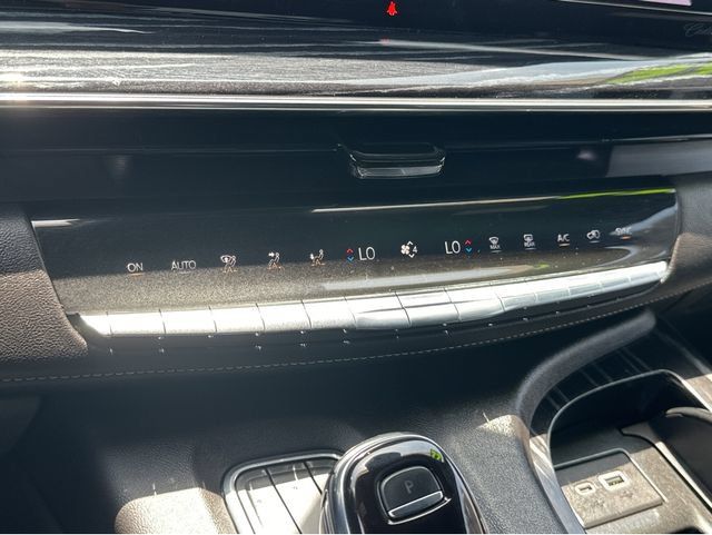Certified 2022 Cadillac Escalade ESV Sport AWD/4WD image 29