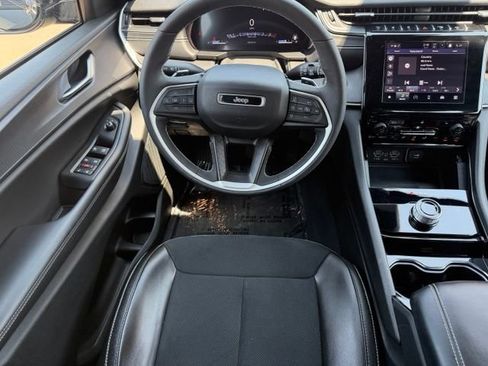 Used 2023 Jeep Grand Cherokee L Laredo AWD/4WD image 10