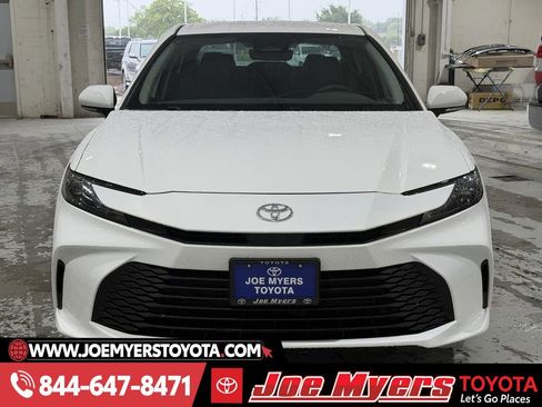 Used 2026 Toyota Camry LE w/ Convenience Package image 3