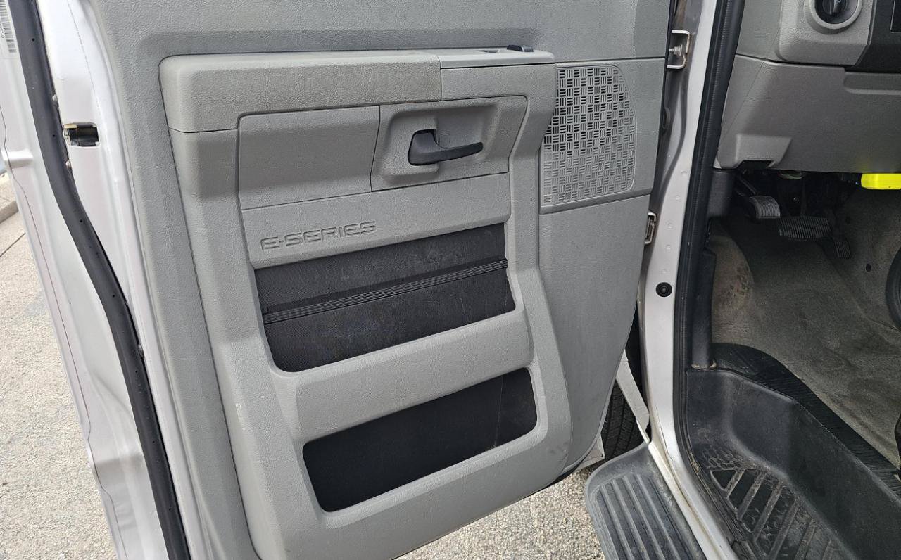 Used 2014 Ford E-350 and Econoline 350 XLT RWD image 15
