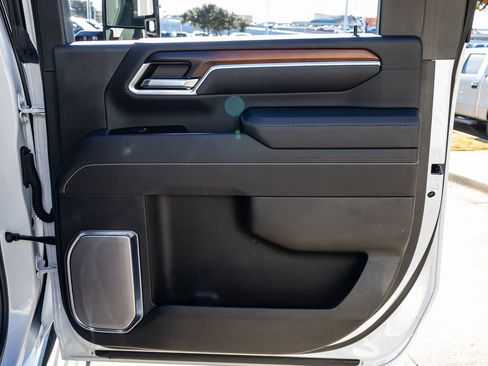 Used 2025 GMC Sierra 3500 Denali w/ Denali Reserve Package image 39