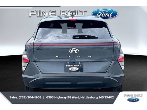 Used 2025 Hyundai Kona SEL FWD image 4