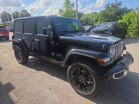 Used 2025 Jeep Wrangler Unlimited Sahara w/ Safety Group AWD/4WD image 2