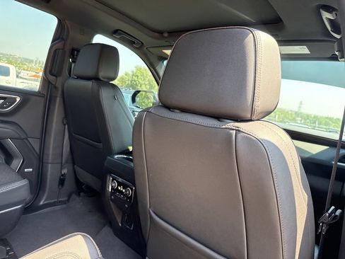 Used 2024 Chevrolet Tahoe High Country AWD/4WD image 31