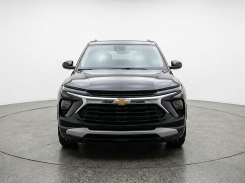 Used 2025 Chevrolet TrailBlazer LT FWD image 2