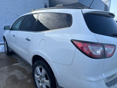Used 2017 Chevrolet Traverse LT w/ Style and Technology Package image 5