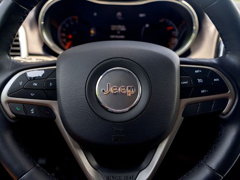 Used 2020 Jeep Grand Cherokee Altitude RWD image 13