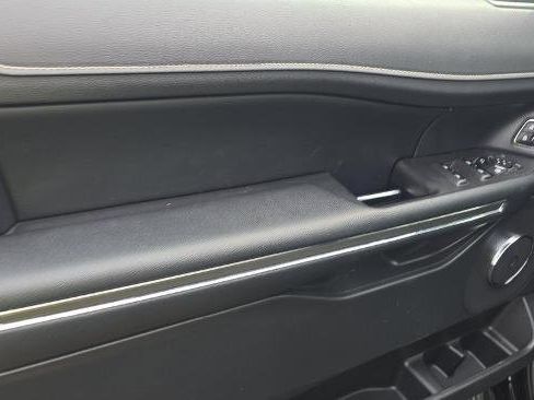 Used 2024 Ford Expedition XLT image 13