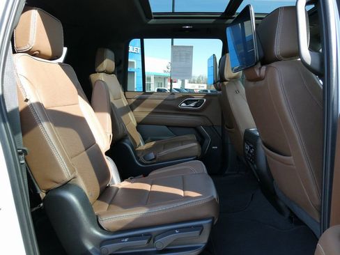 Certified 2024 Chevrolet Suburban High Country w/ Advanced Technology Package image 19