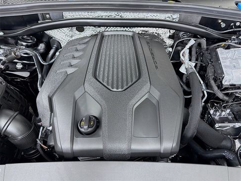 New 2026 Porsche Macan image 33