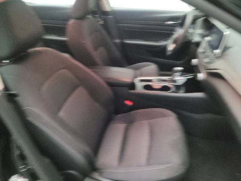 Used 2024 Nissan Altima 2.5 SV FWD image 21