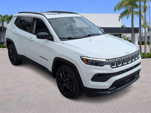 Used 2022 Jeep Compass Latitude w/ Sun and Sound Group image 2