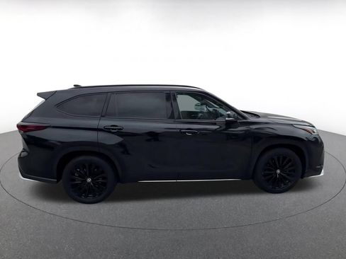 Used 2024 Toyota Highlander XSE FWD image 15