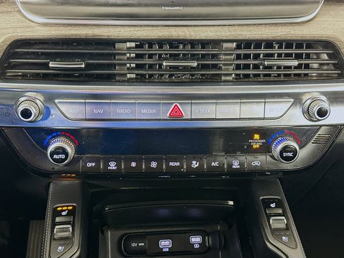 Used 2022 Kia Telluride EX w/ EX Premium Package image 22