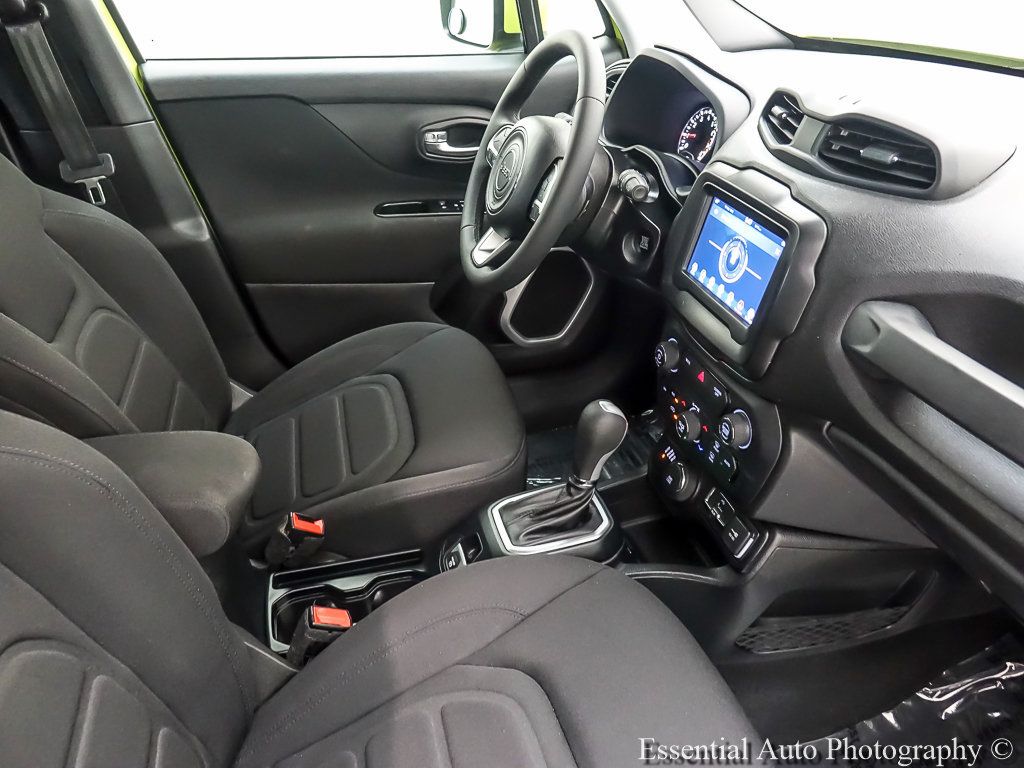 Used 2018 Jeep Renegade Latitude w/ Popular Equipment Group AWD/4WD image 24
