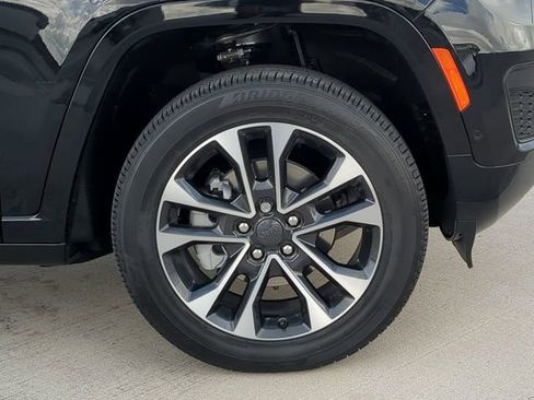 New 2025 Jeep Grand Cherokee Overland w/ Adv Protech Group III AWD/4WD image 11