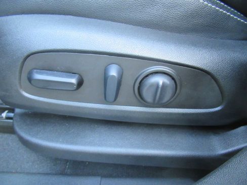 Used 2023 GMC Terrain SLT image 23