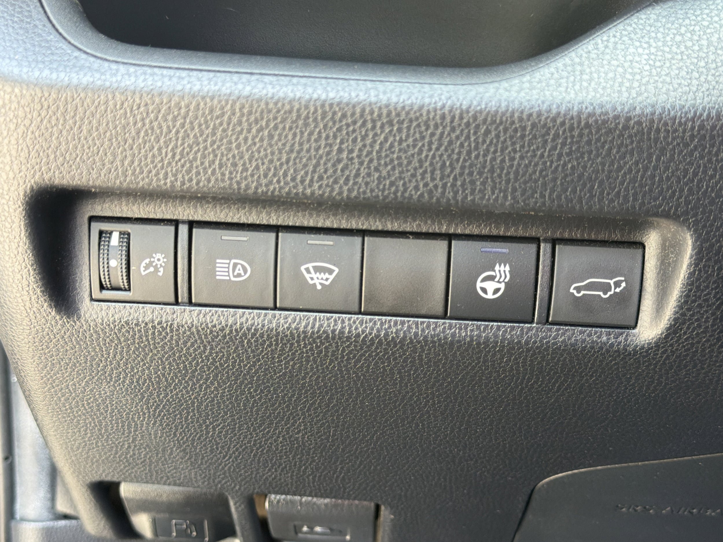 Used 2019 Toyota RAV4 XLE Premium w/ Cold Weather Package FWD image 19