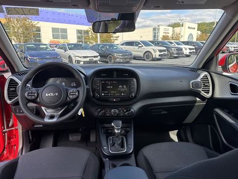 Used 2025 Kia Soul LX image 13