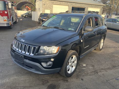 Used 2015 Jeep Compass Sport image 3
