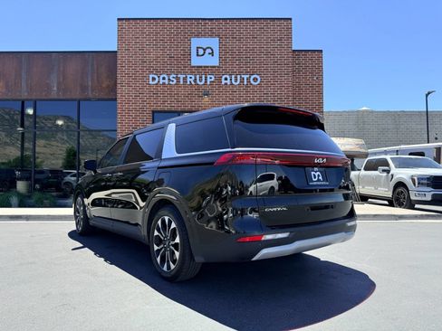 Used 2023 Kia Carnival EX FWD image 6