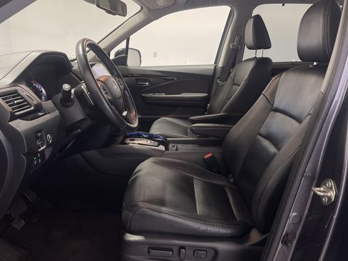 Certified 2017 Honda Pilot Touring image 24