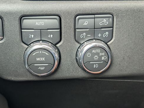 Used 2026 GMC Sierra 1500 SLT AWD/4WD image 15